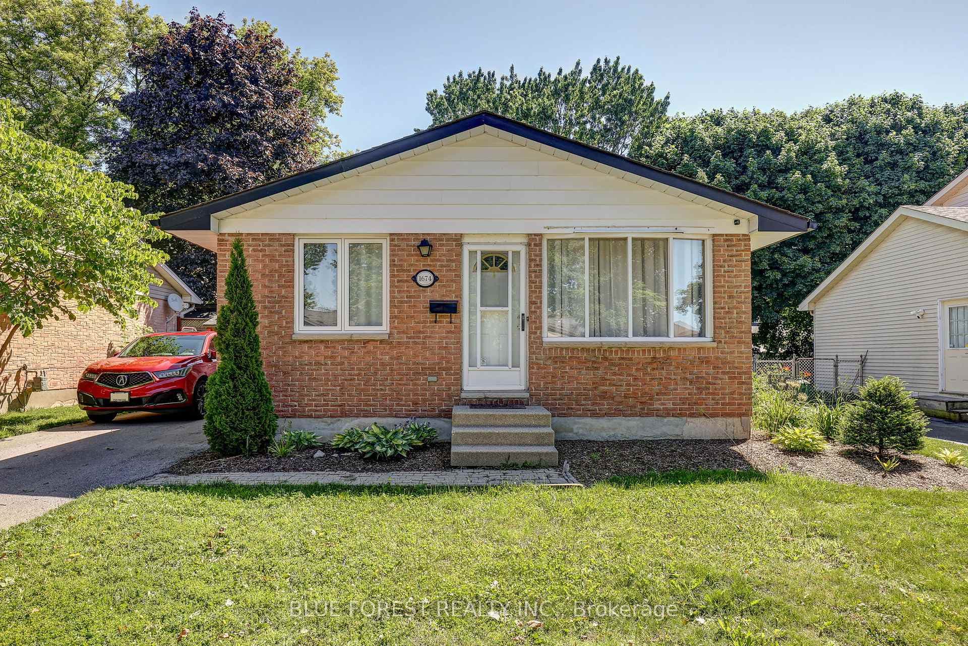 1674 ALDERSBROOK Road photo 2
