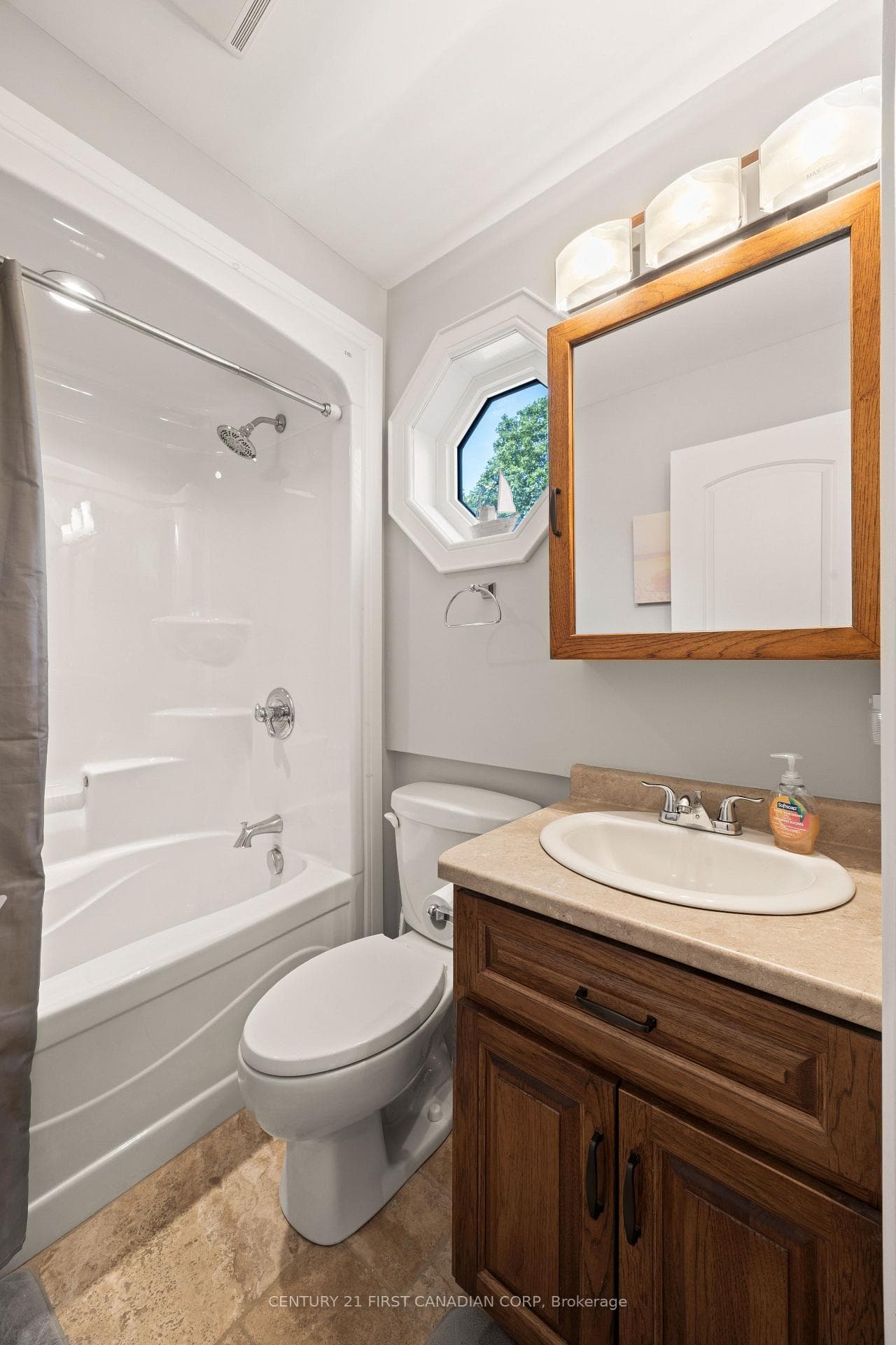 71257 Elizabeth Street photo 32