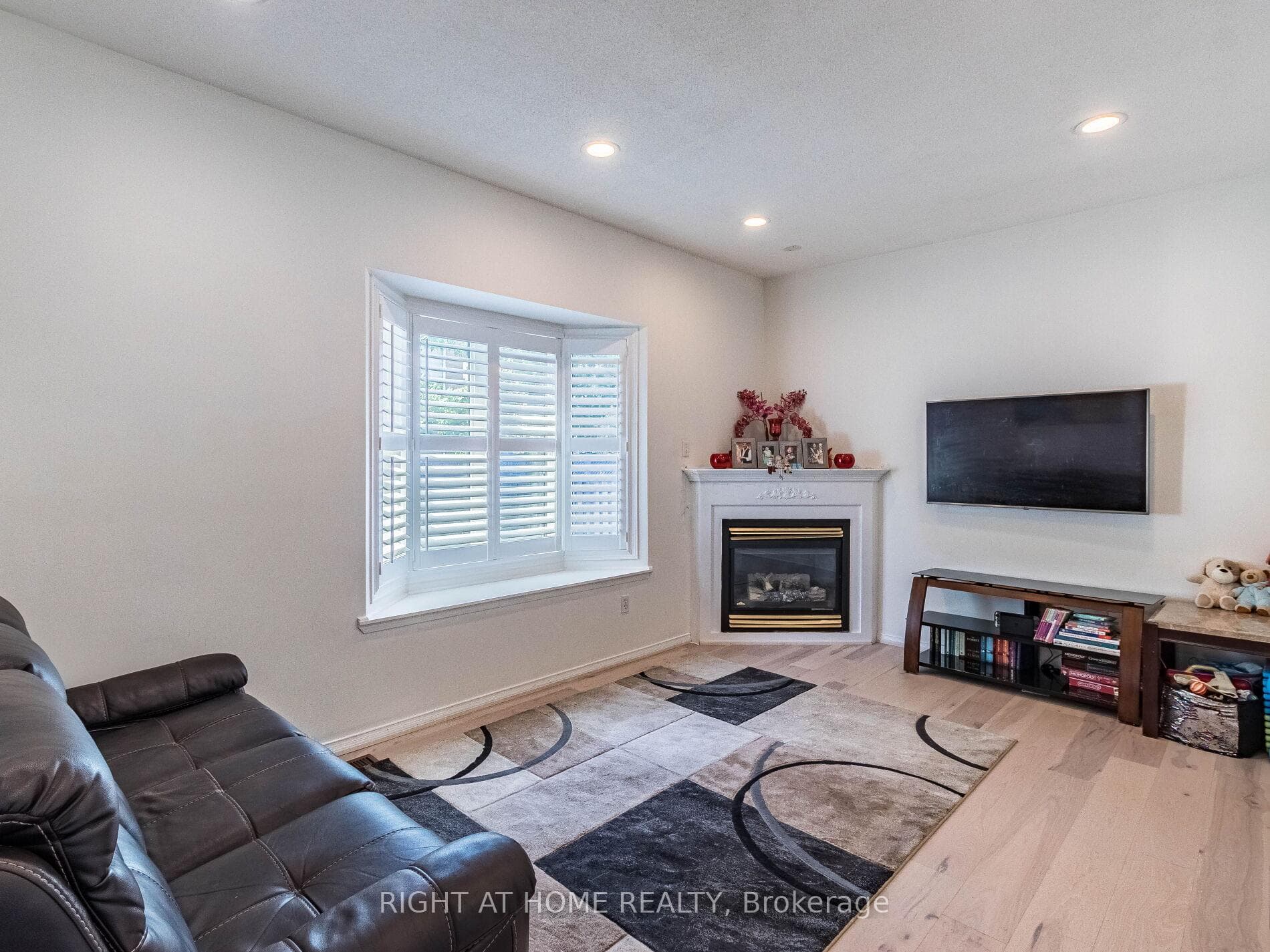 1 Ferdinand Avenue photo 20