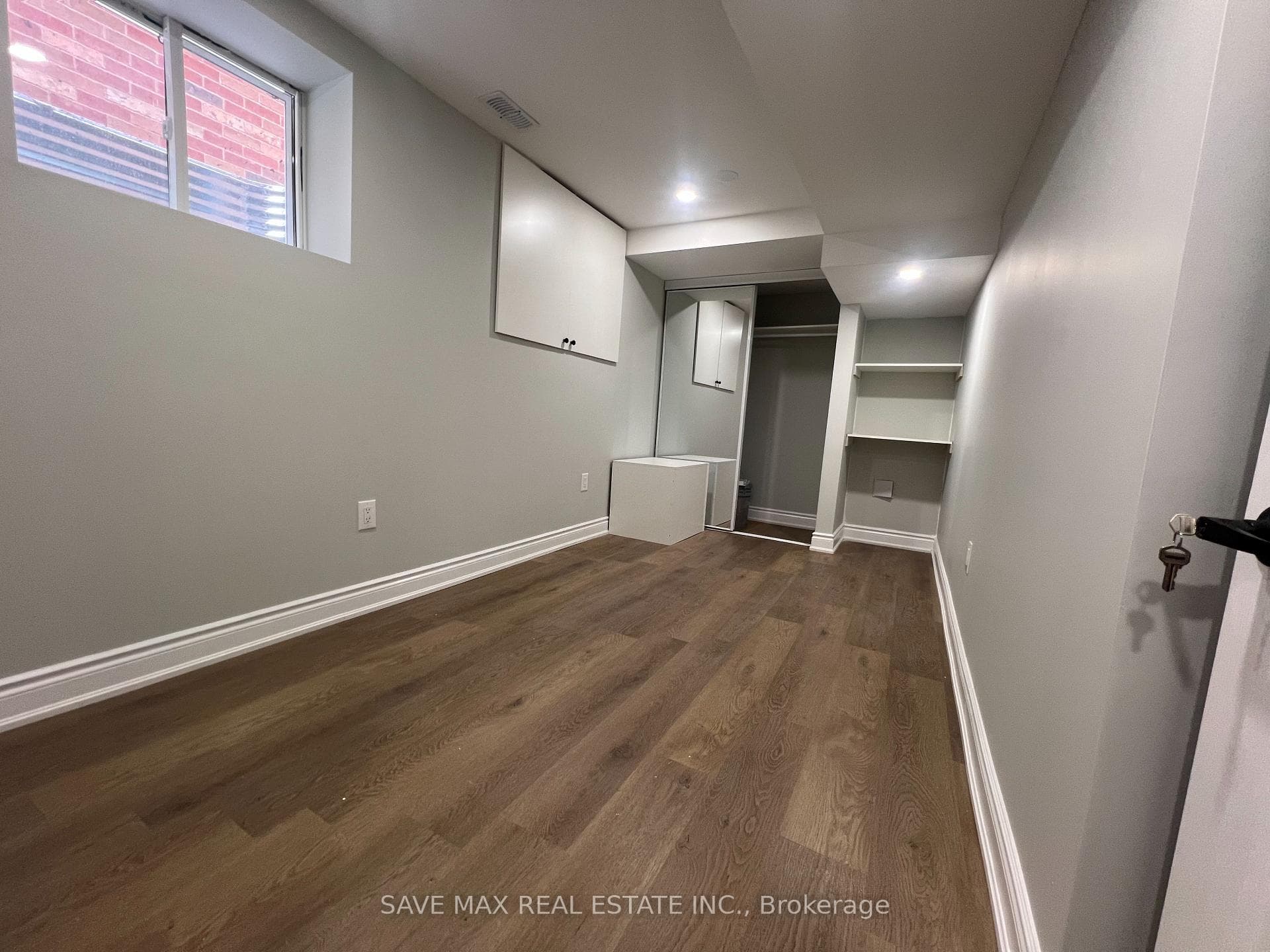 1176 Houston Drive photo 4