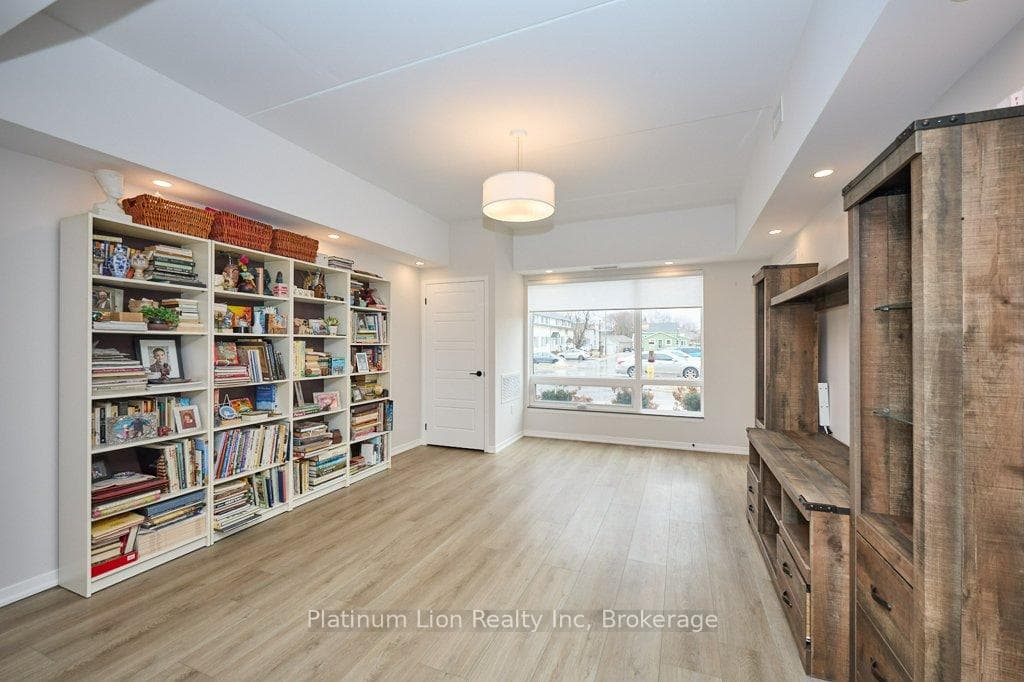 3998 Victoria Avenue Unit 103 photo 6