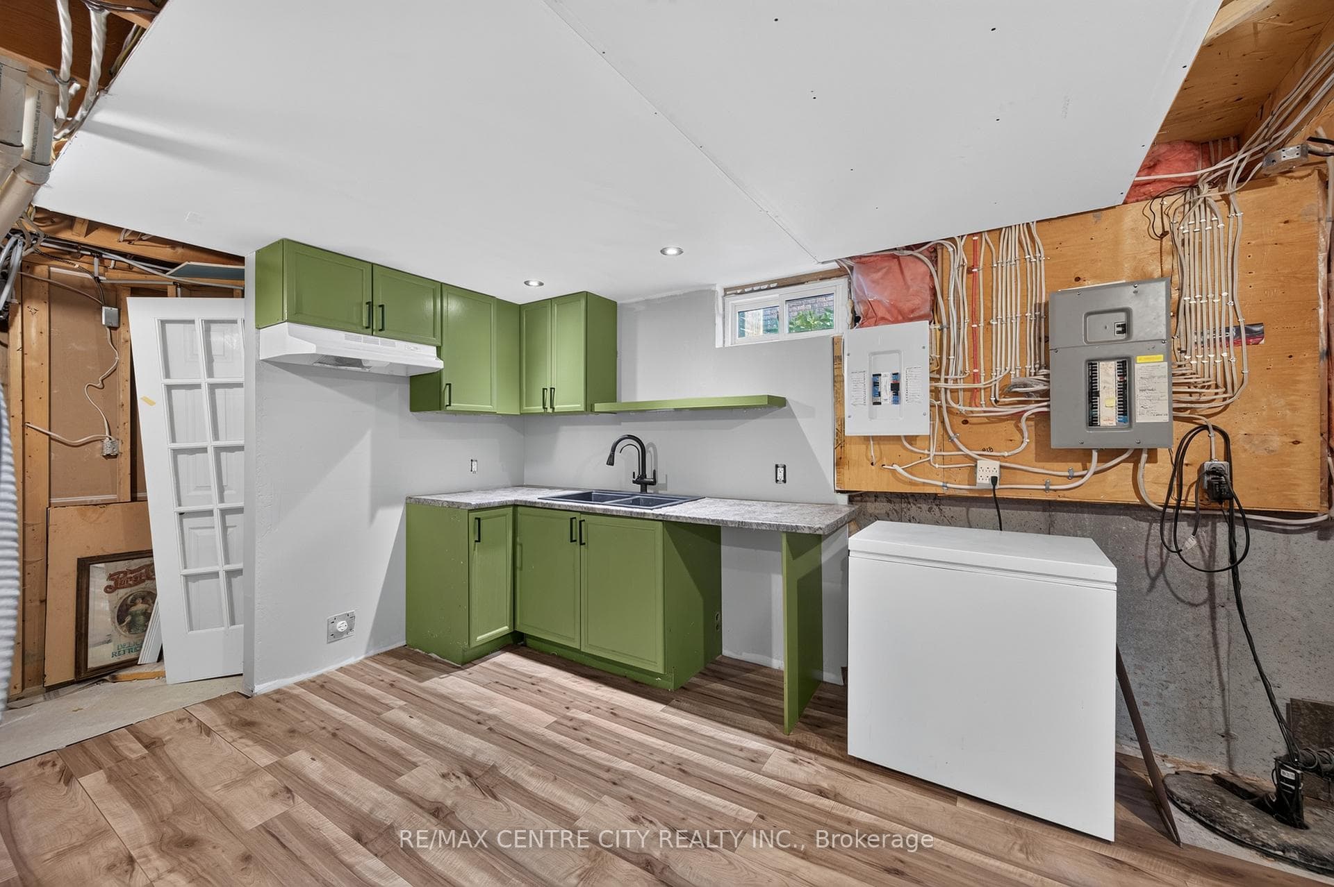 15 Cavanaugh Crescent photo 44