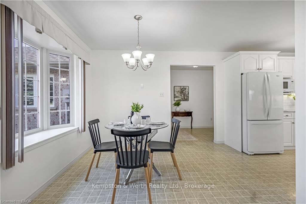 790 Lavery Street photo 8