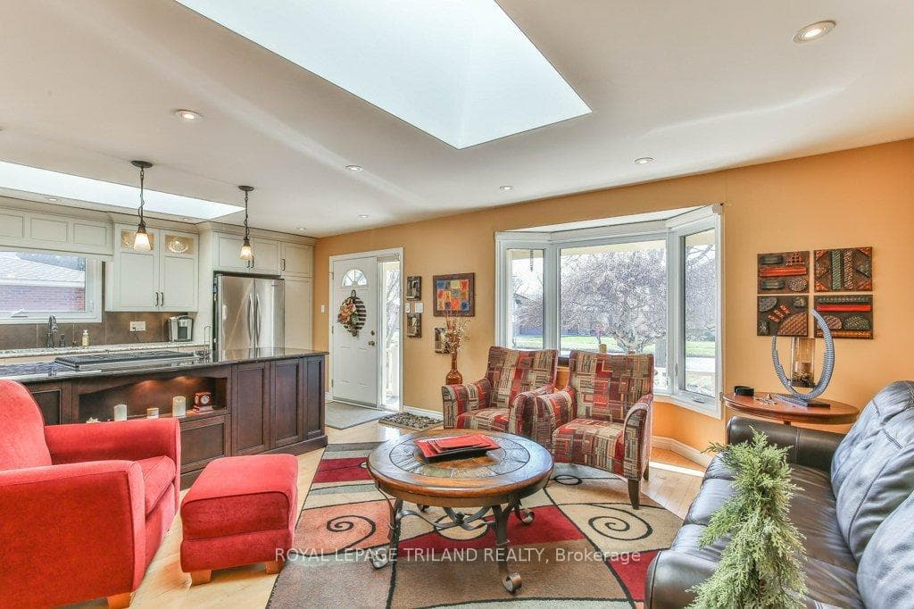 1221 GLENORA Drive photo 7
