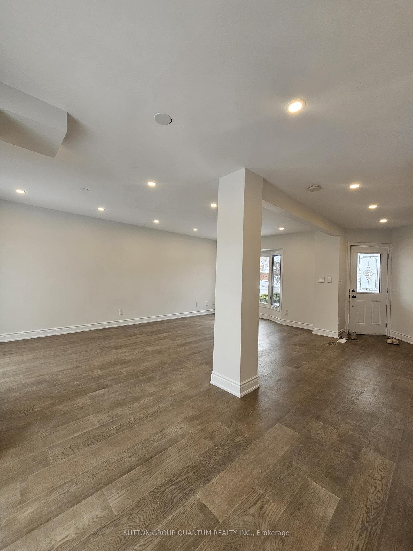 2084 Hunt Crescent photo 9