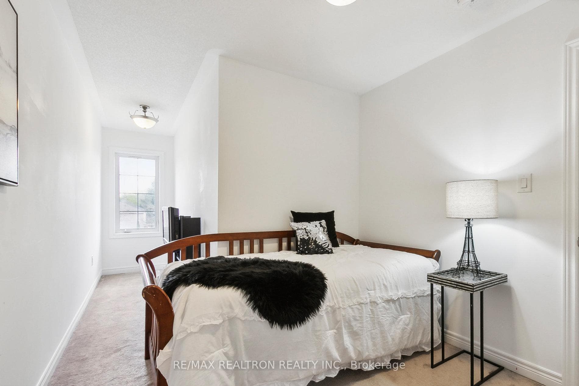 3644A St Clair Avenue photo 17