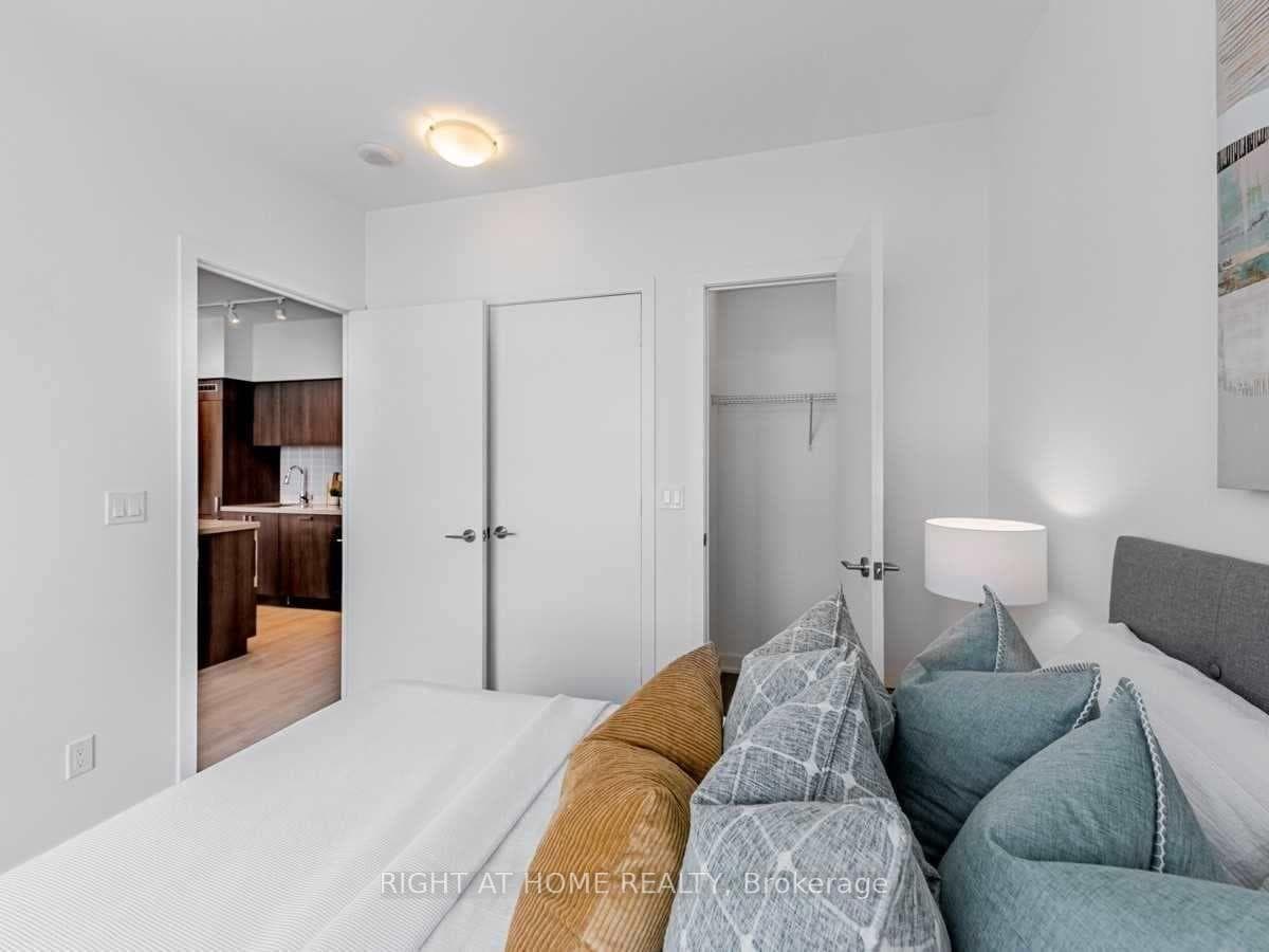 501 St Clair Avenue Unit 1710 photo 18