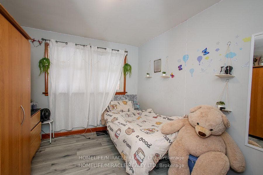 1171 Oxford Street photo 6
