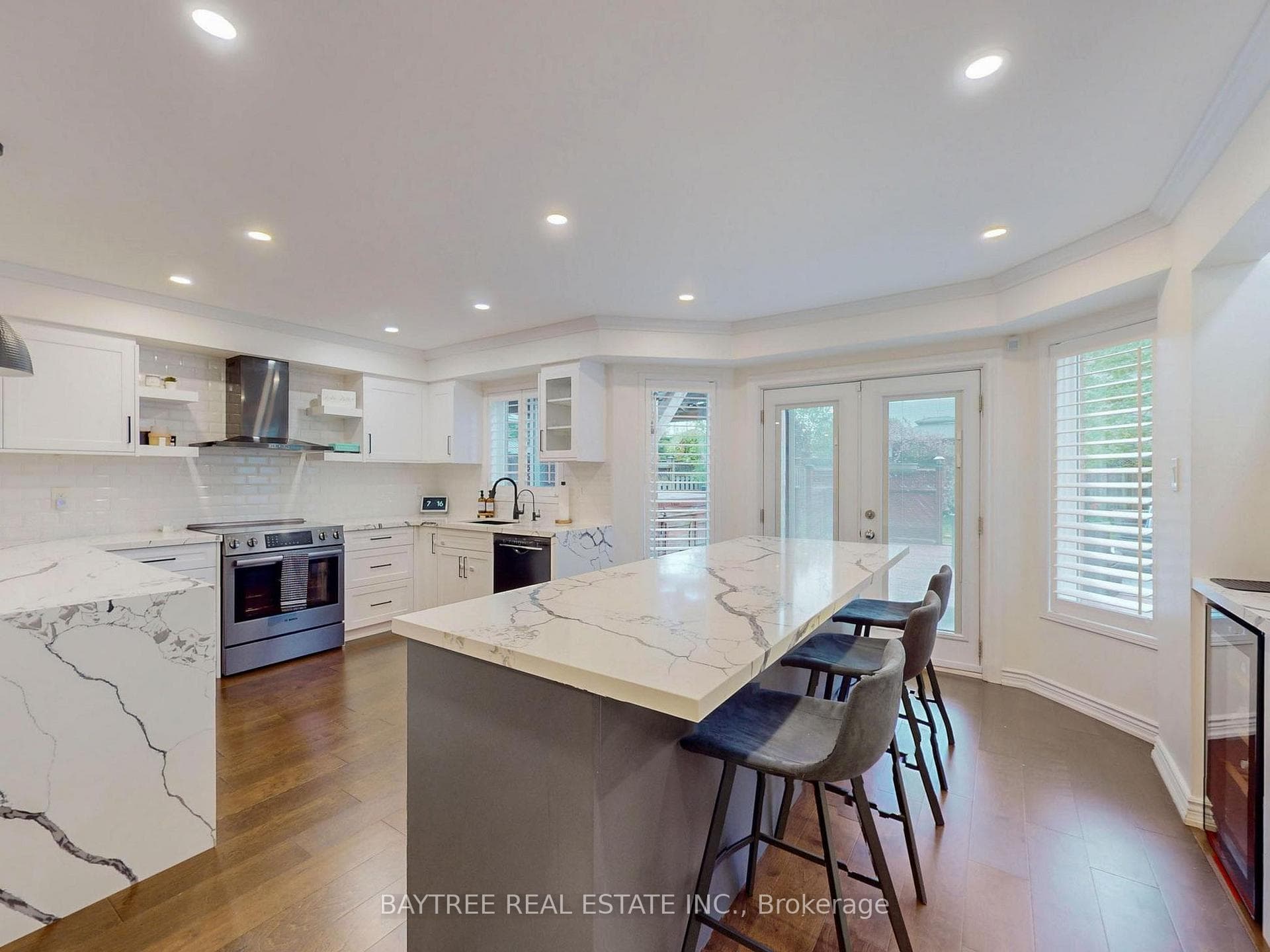 1034 Corrie Street photo 10