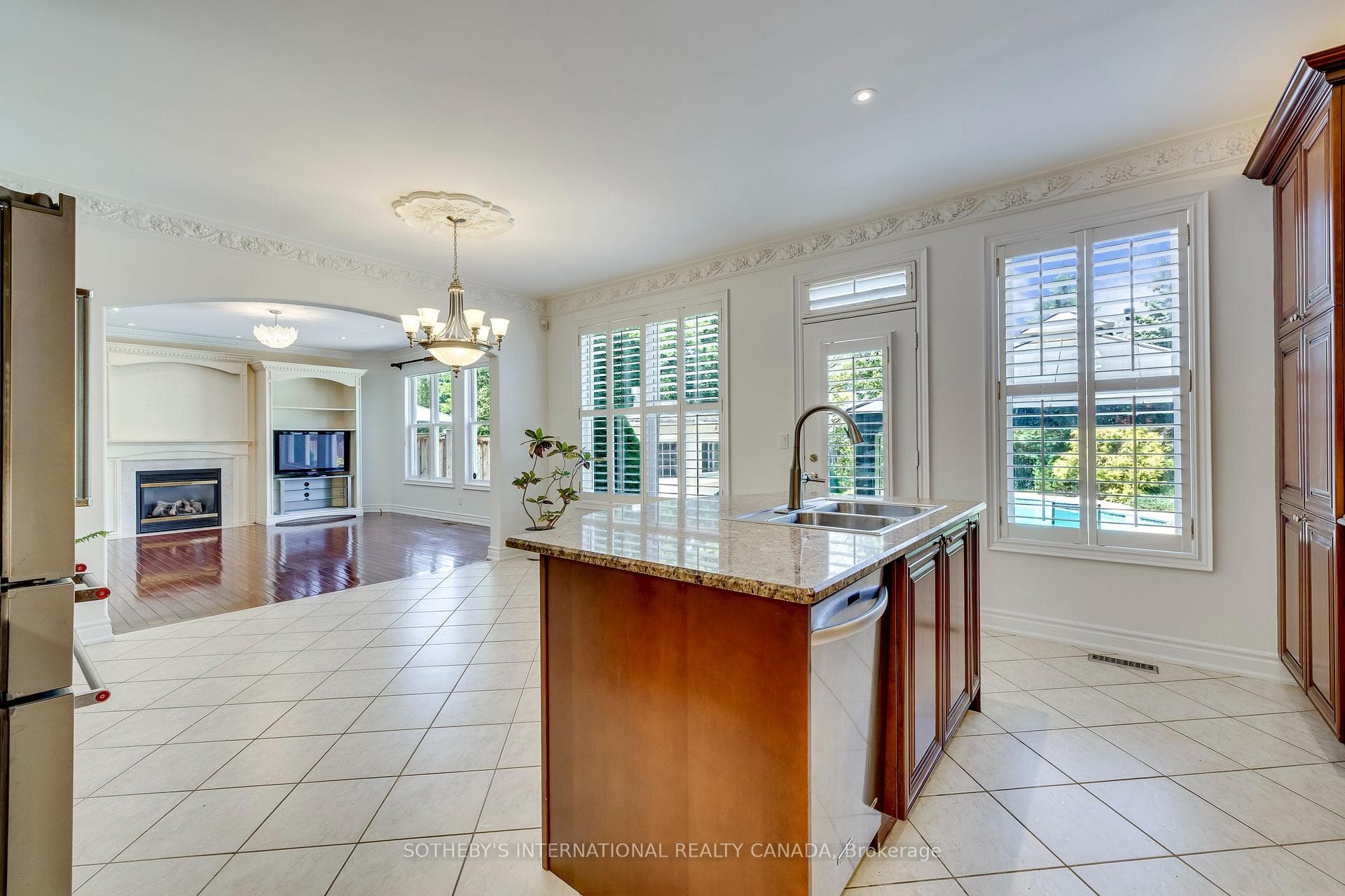 549 Renshaw Court photo 18