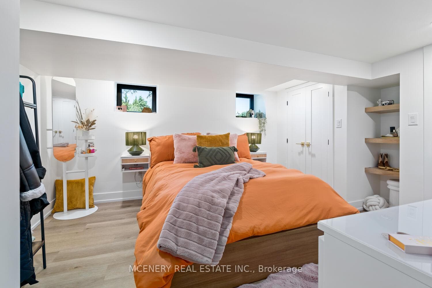 9540 DUNDAS Street photo 33