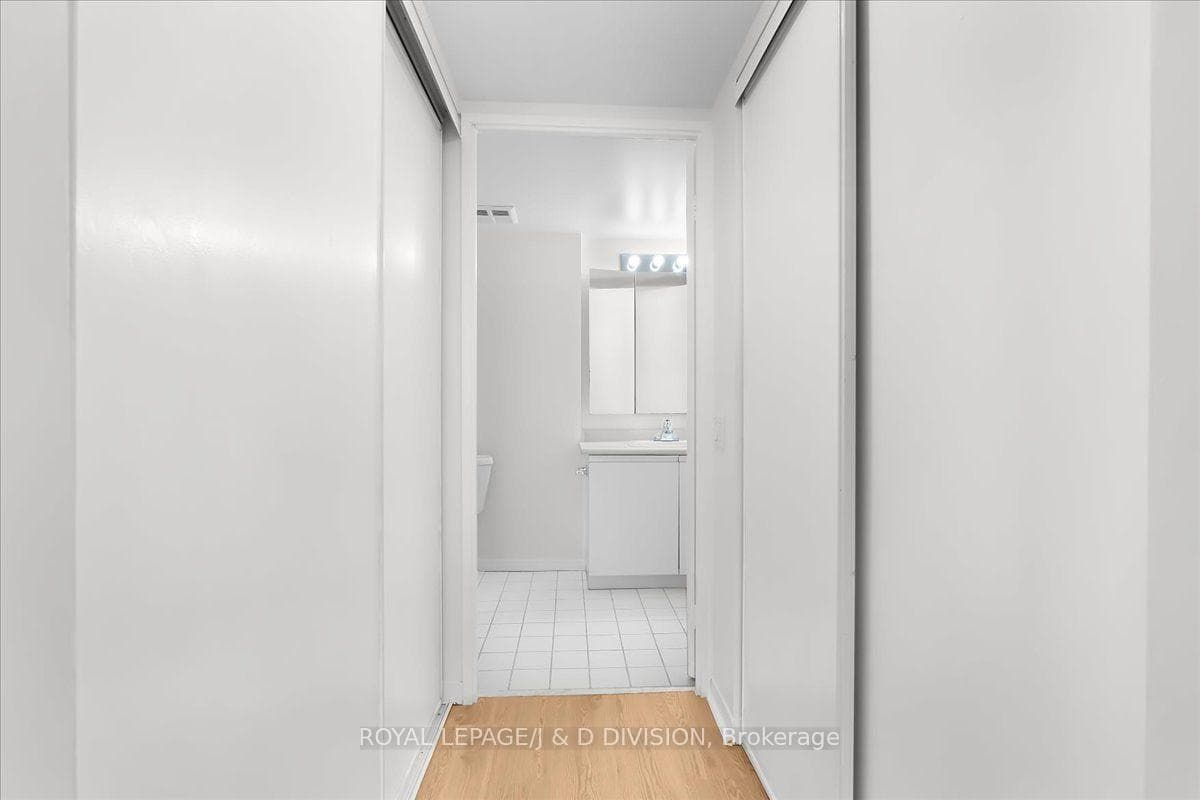 21 Overlea Boulevard Unit 1306 photo 16