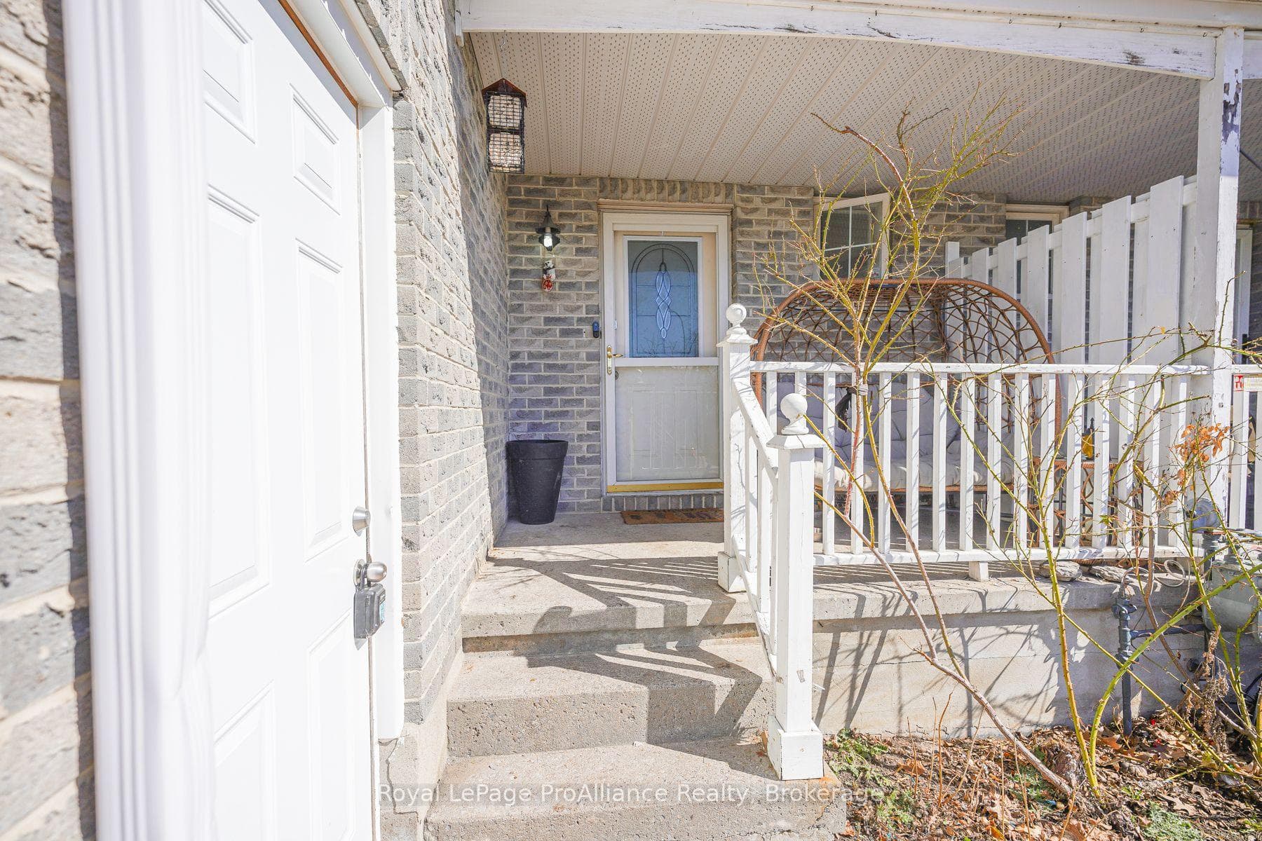 790 Littlestone Crescent photo 3