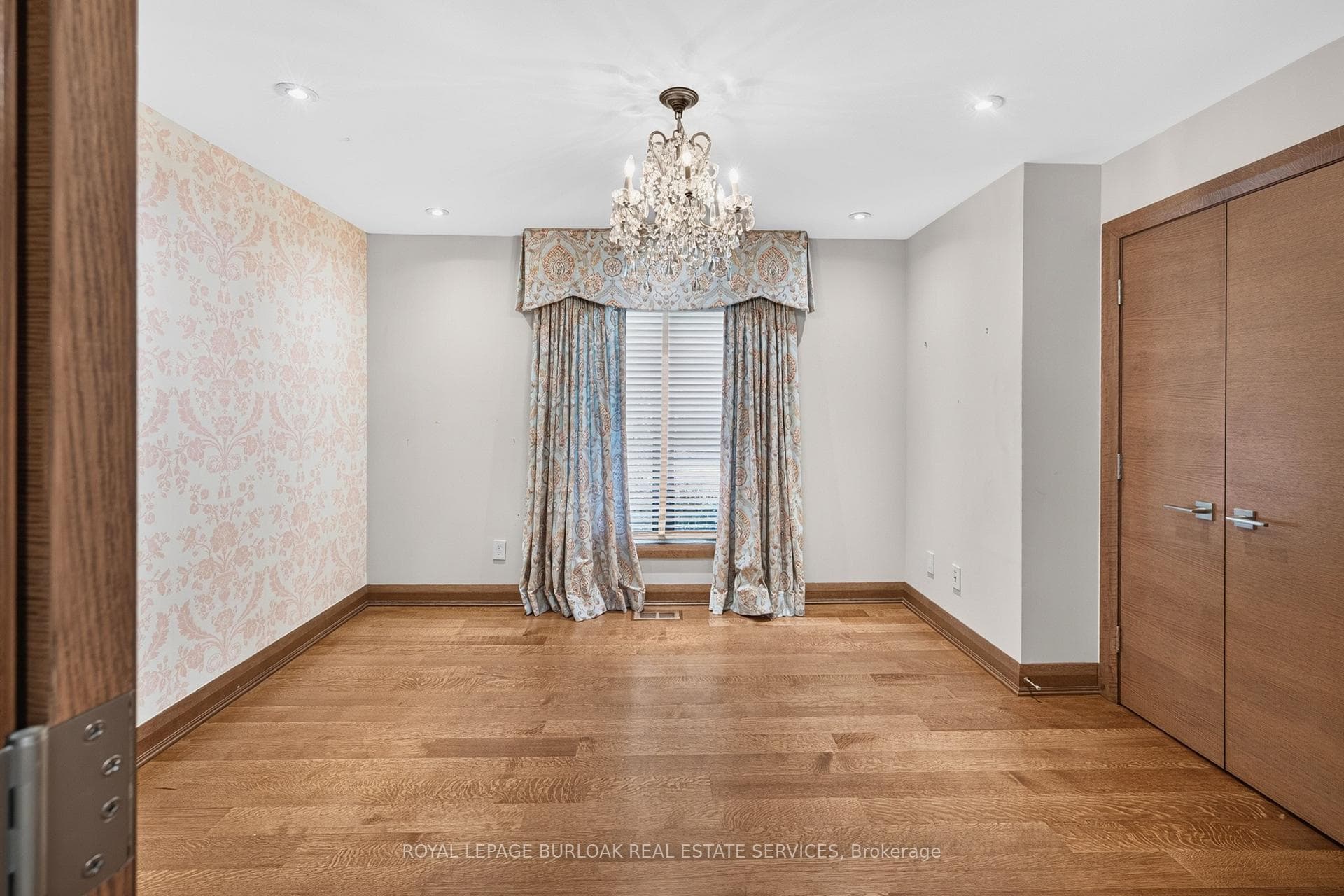 90 Oaklands Park Court photo 29