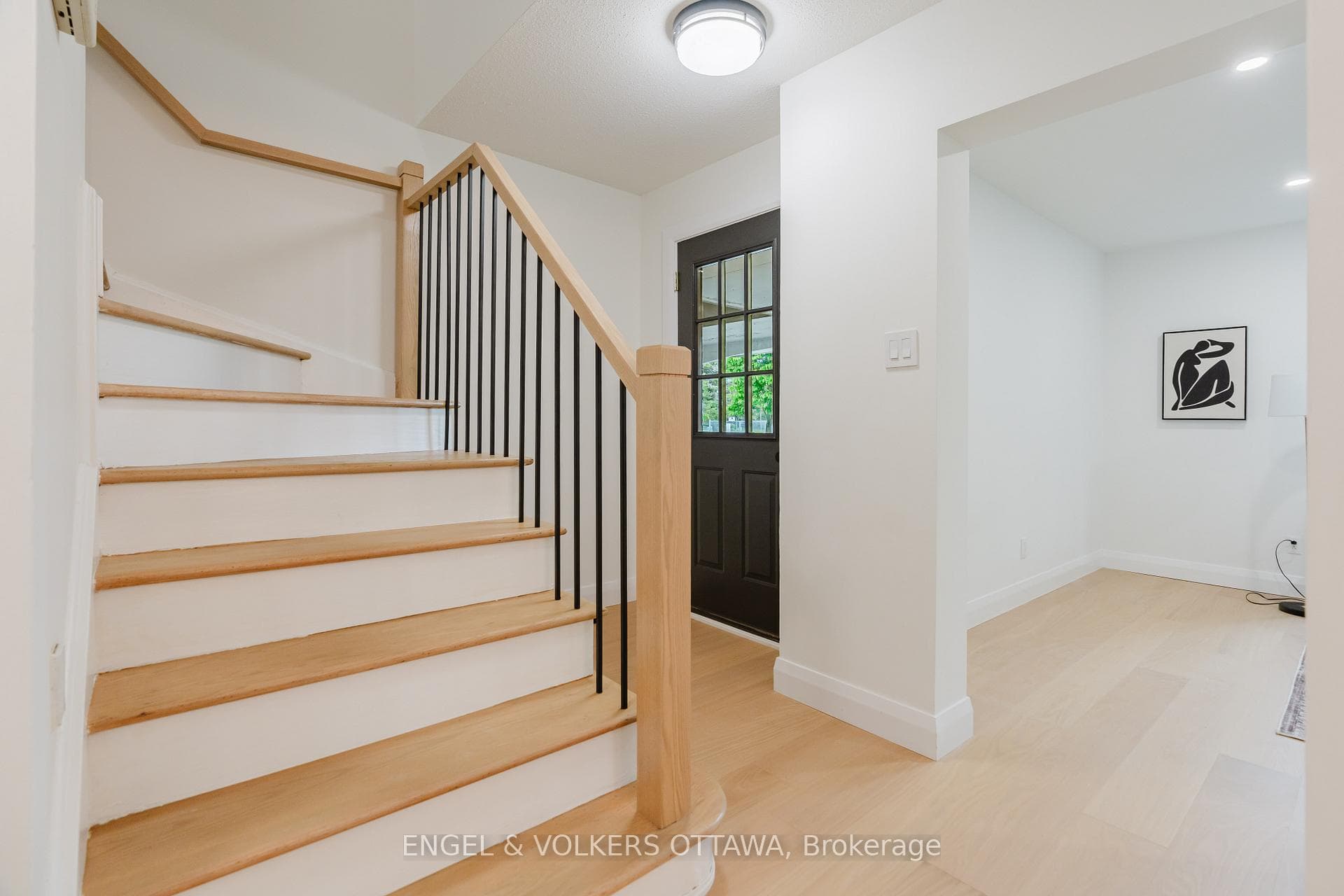 825 De Salaberry Street photo 2