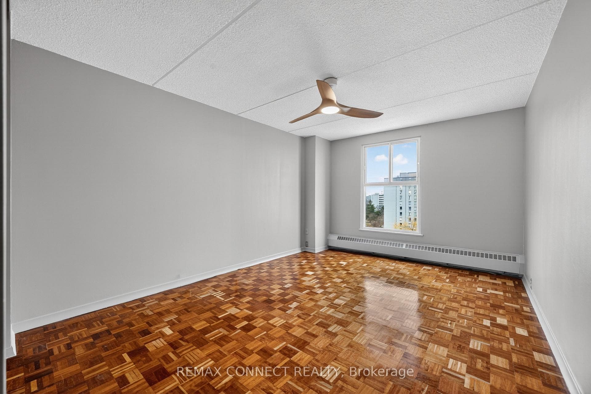 2 Glamorgan Avenue Unit 910 photo 38