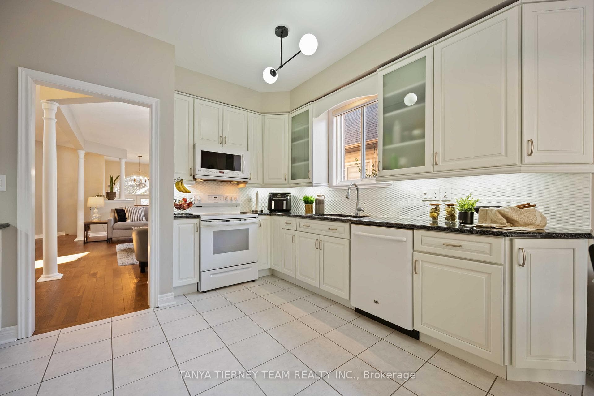 16 Cody Avenue photo 19