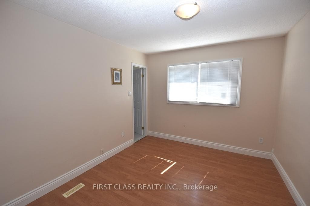 4028 Erindale Station Road photo 19