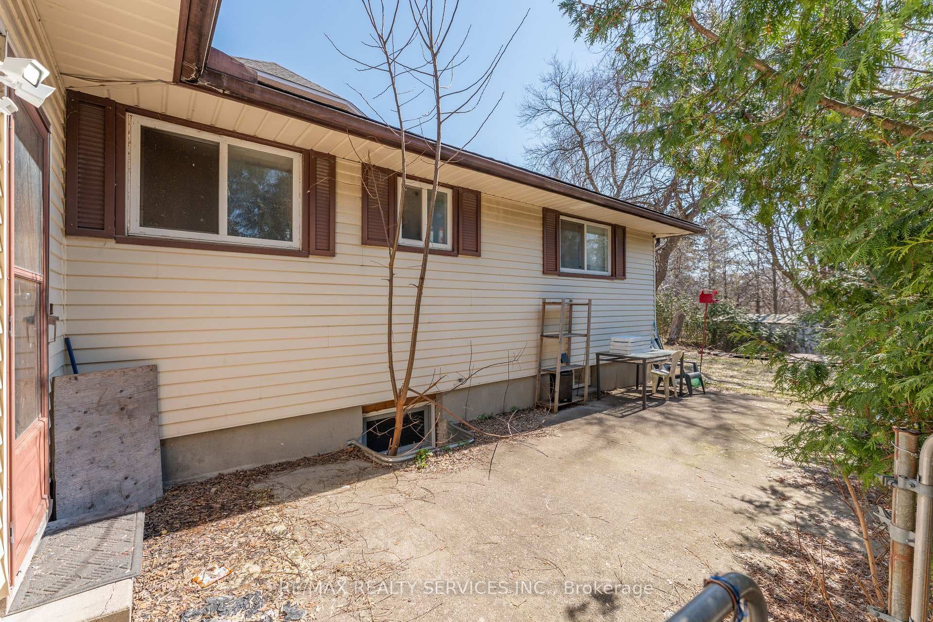 94 Gage Avenue photo 33