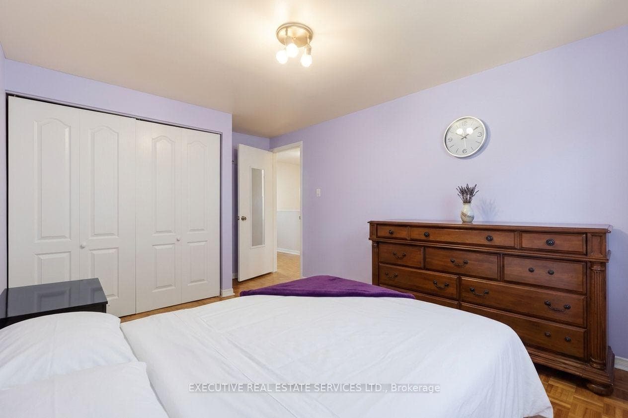 60 Chipwood Crescent photo 7