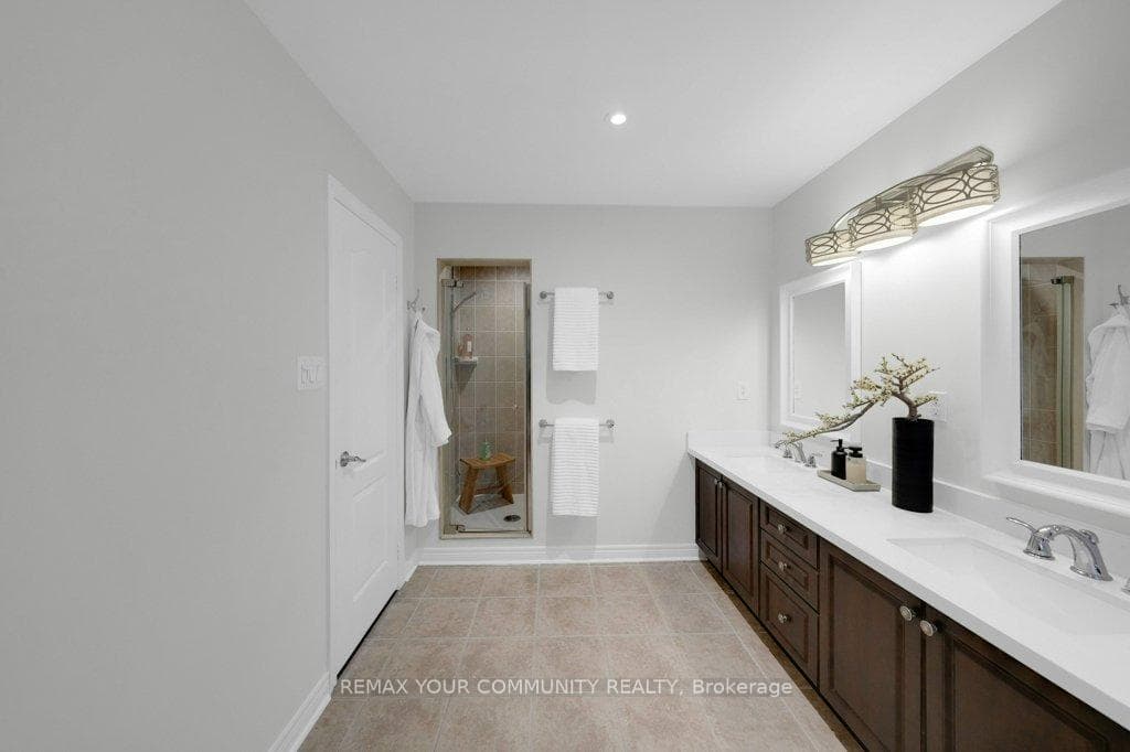 5 Pc Ensuite in Primary Bedroom