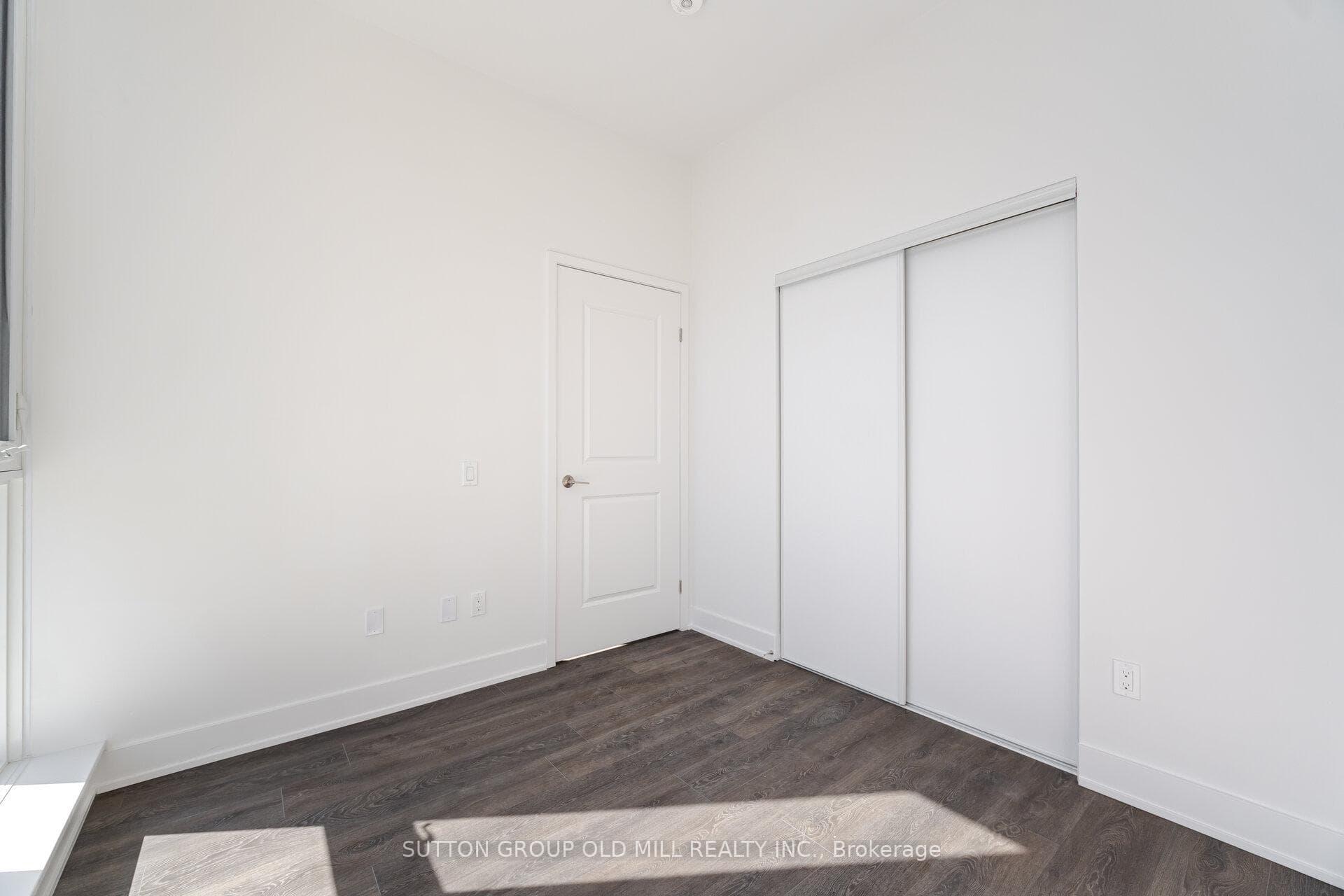 2nd Bedroom Closet