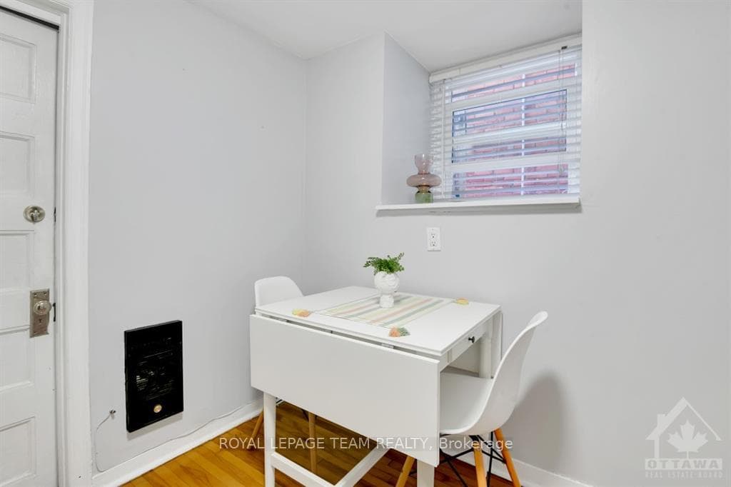 31 ADELAIDE Street photo 22