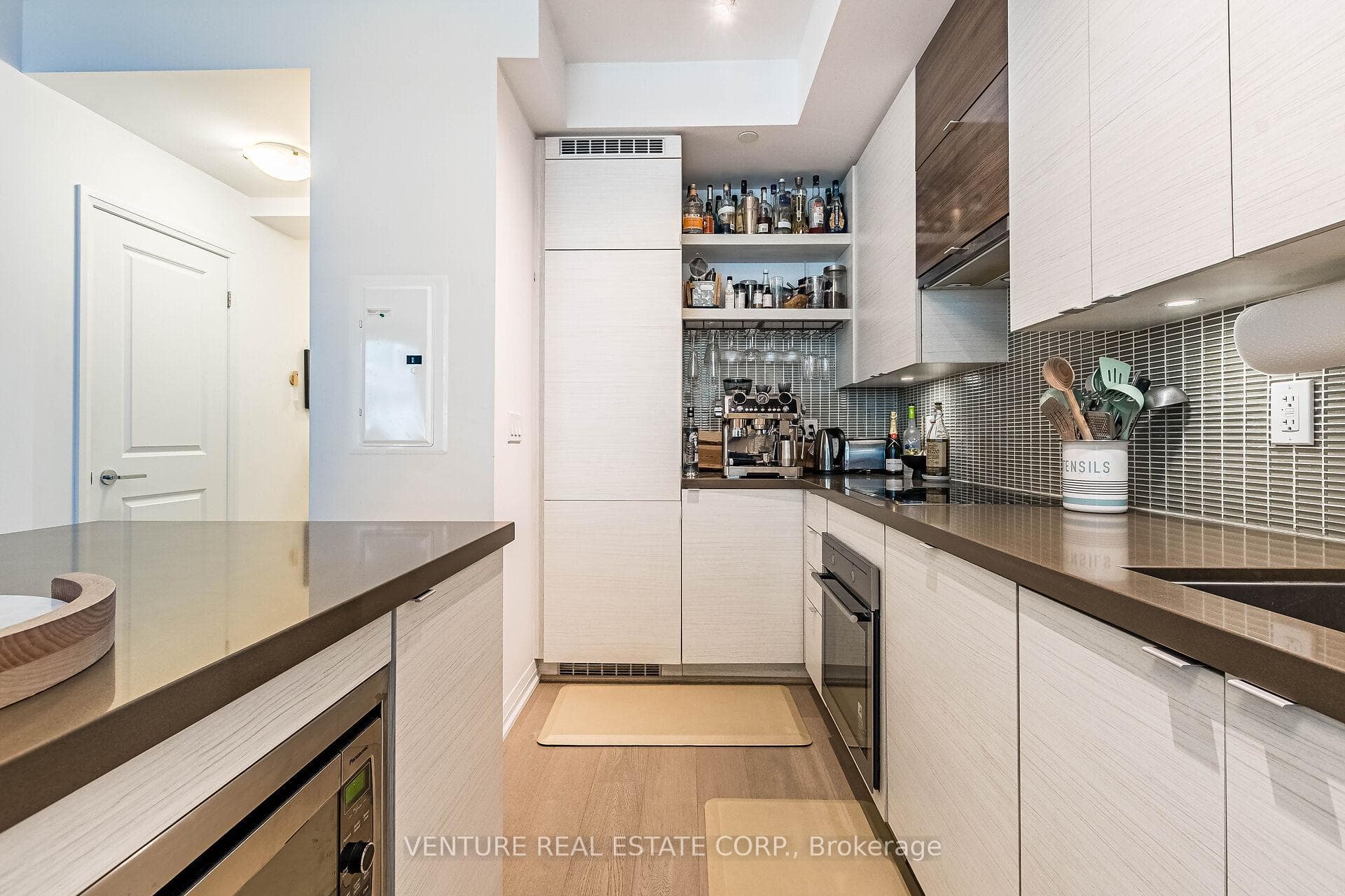 Upgraded Kitchen Appliances and Backsplash