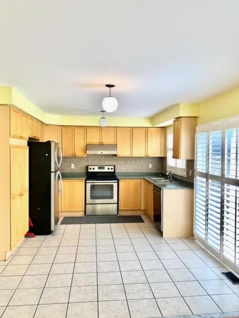 66 Oasis Boulevard photo 9