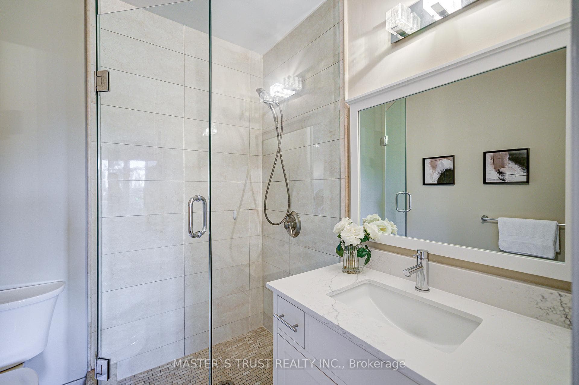 2 Lytton Boulevard photo 32