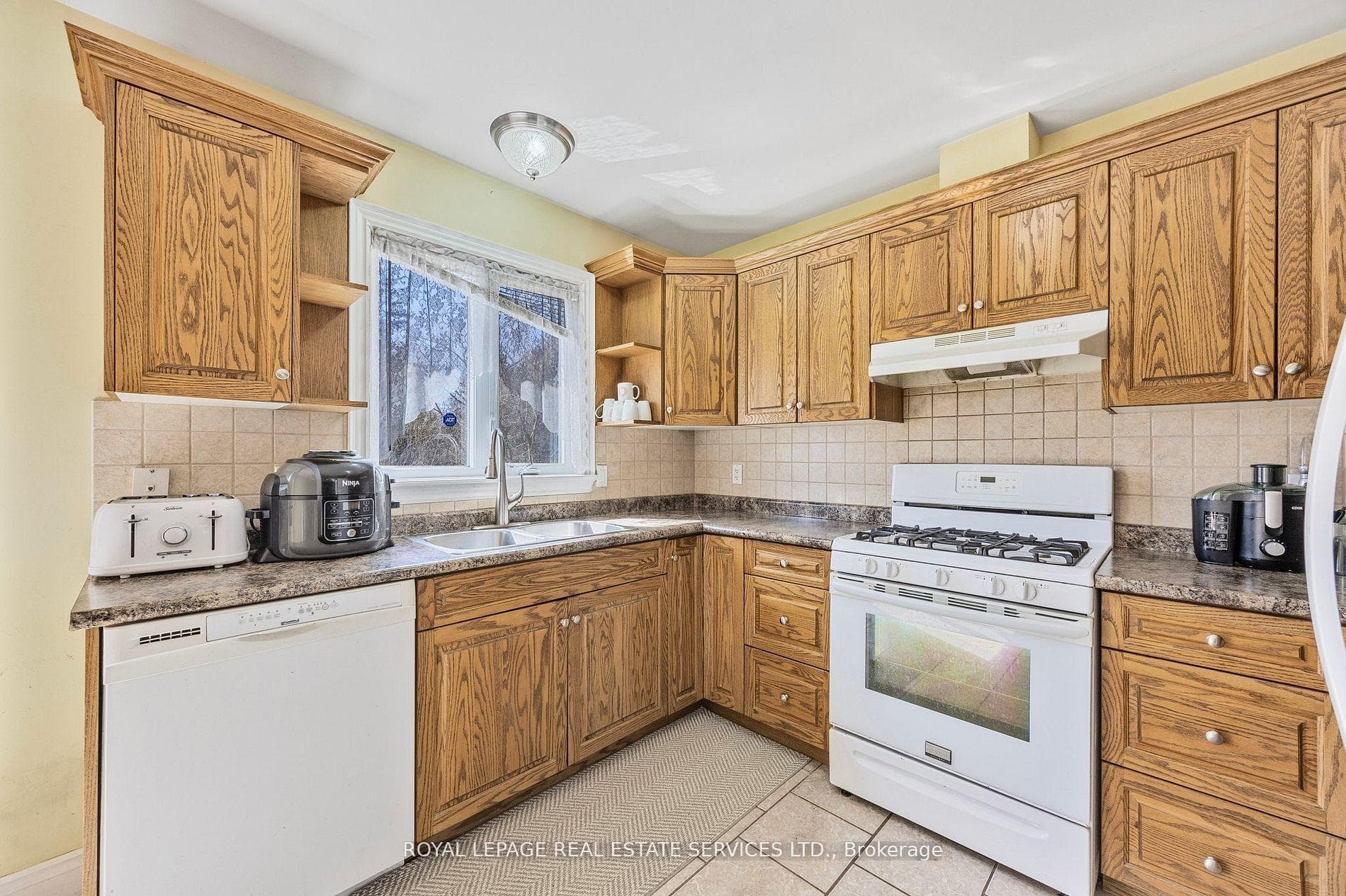96 46th Street photo 14