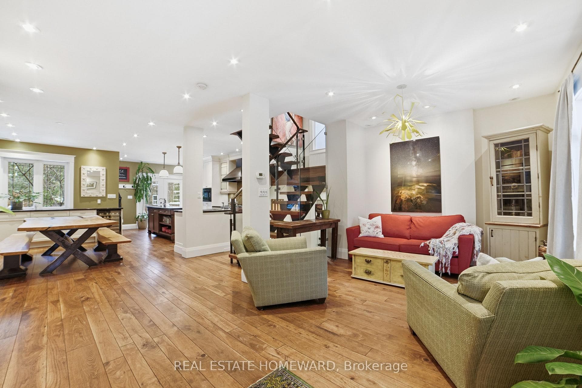 101 Bertmount Avenue photo 4