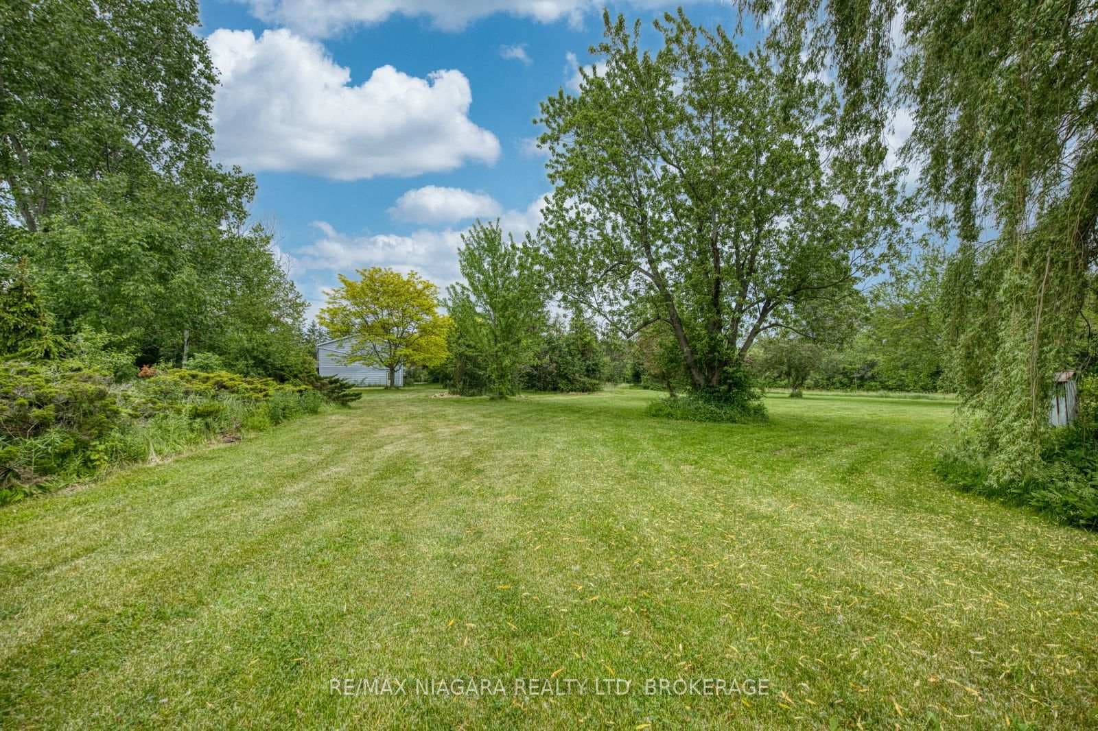 1674 Ridgemount Road photo 3