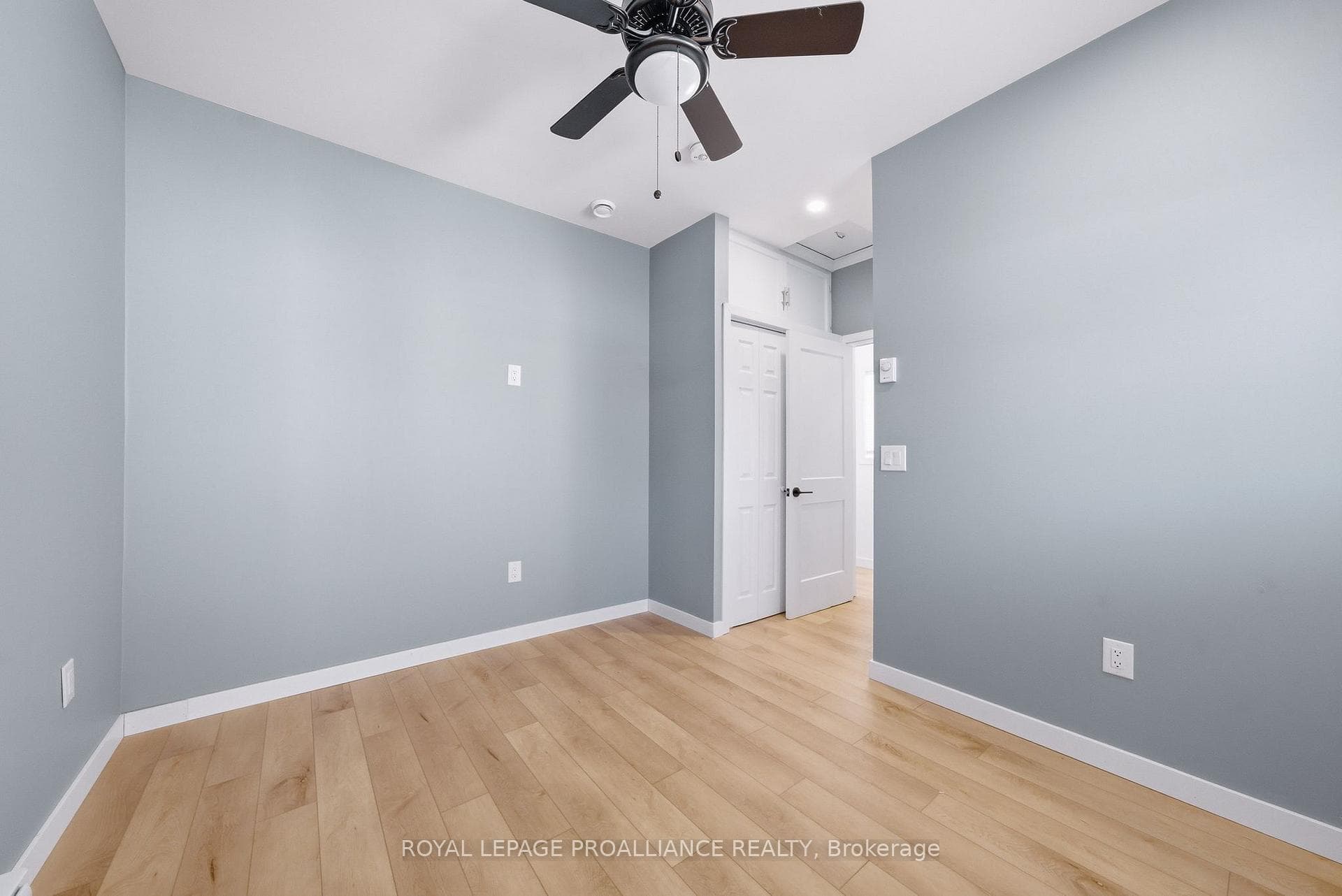 425 Roe Street photo 21