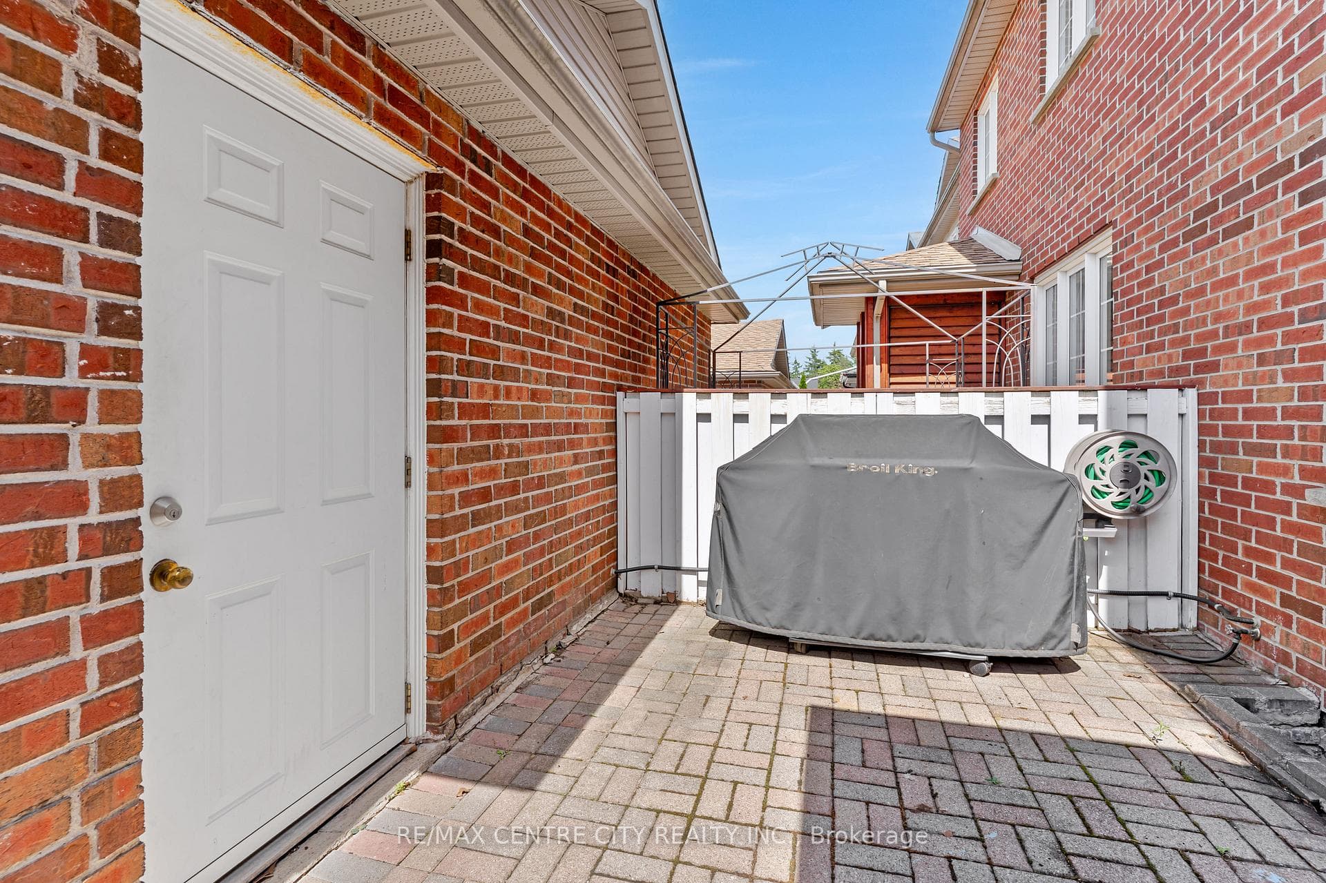 67 Ralgreen Crescent photo 6