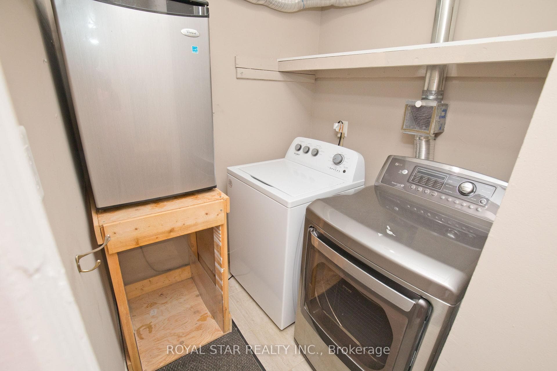 1535 Lakeshore Road Unit 1607 photo 29