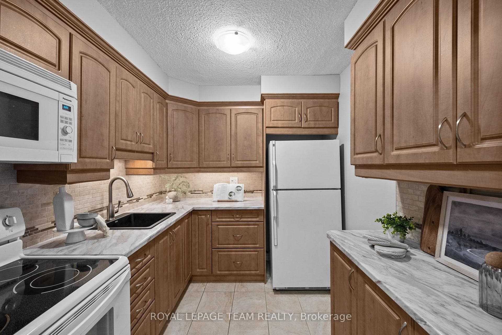 515 St Laurent Boulevard Unit 912 photo 12