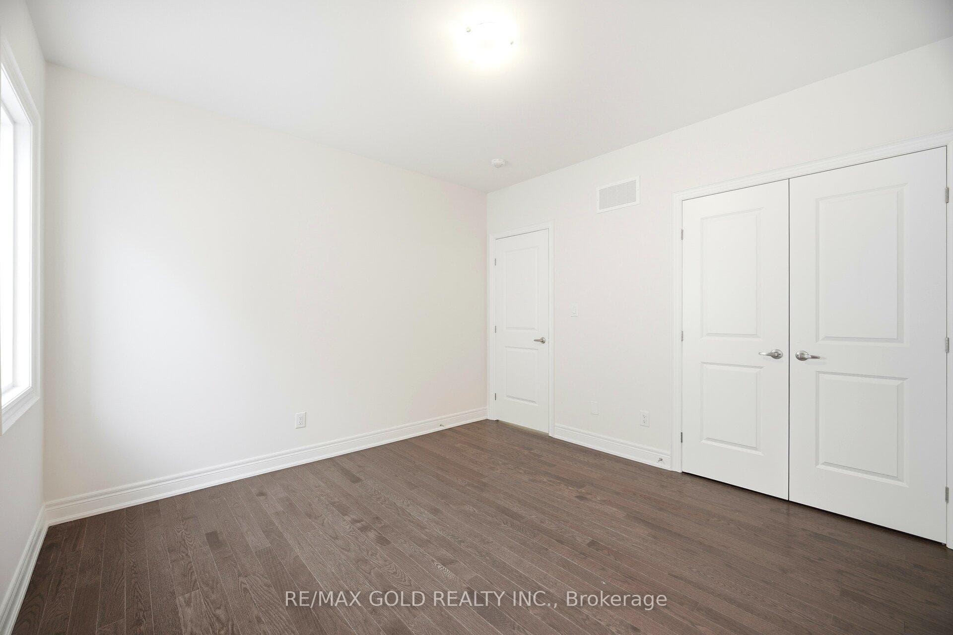 32 Addison Street photo 38