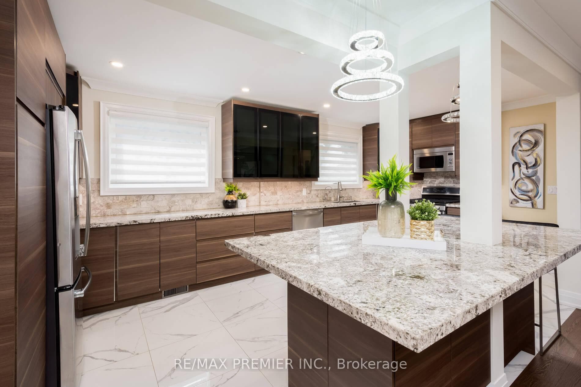110 Clarence Street photo 10