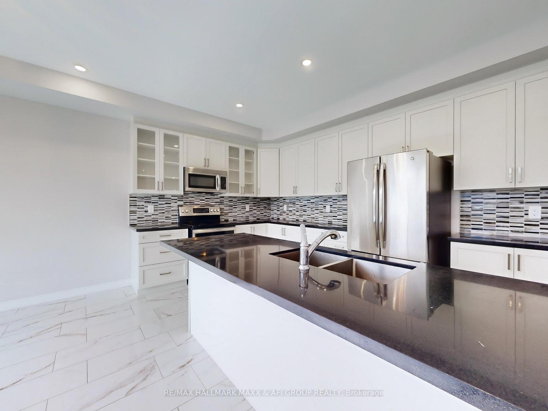 2027 Webster Boulevard photo 8