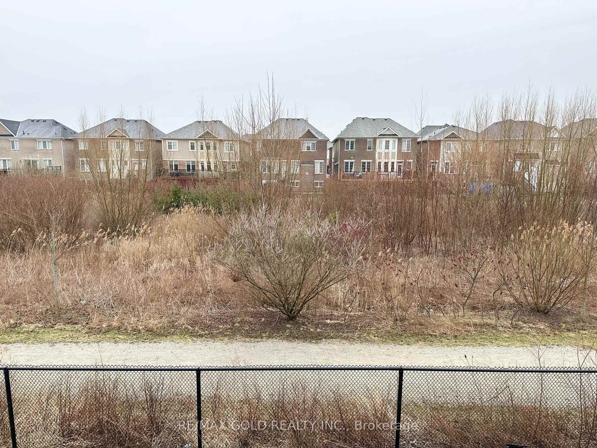 1230 Duignan Crescent photo 39