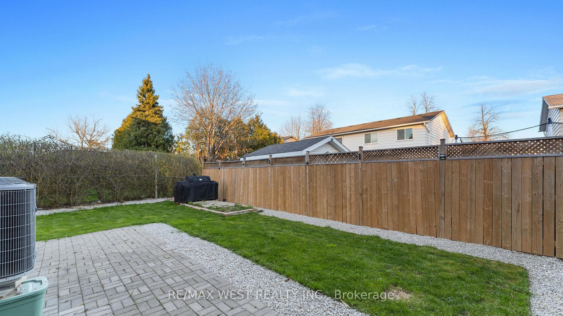 292 Royal Salisbury Way photo 29
