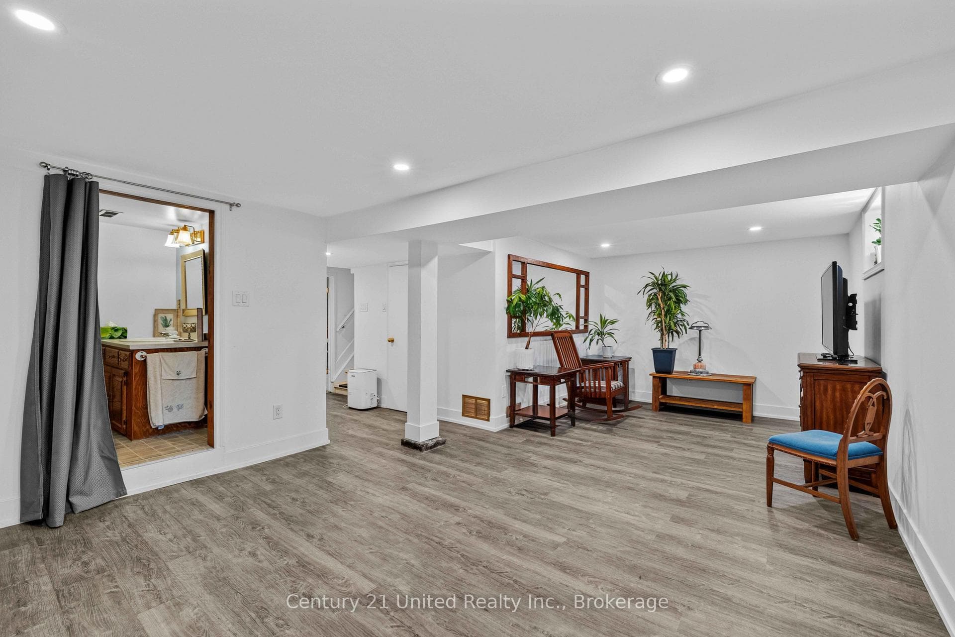 525 Howden Street photo 23