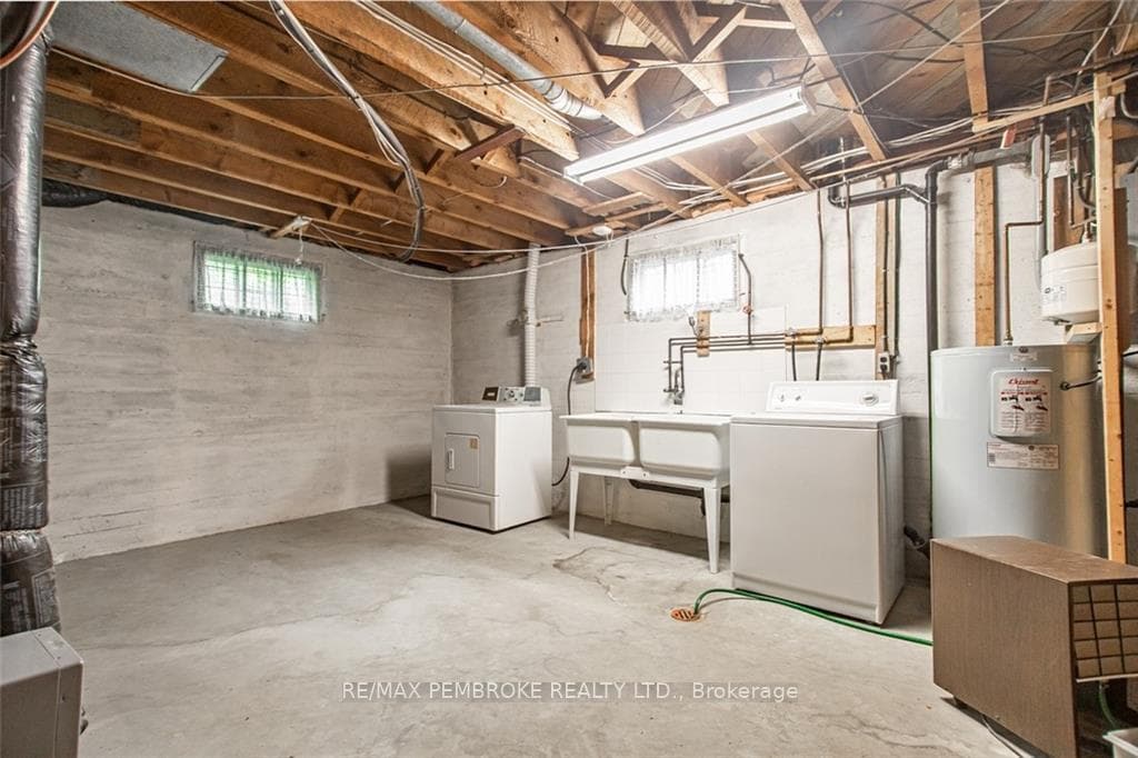 330 MACKAY Street photo 18