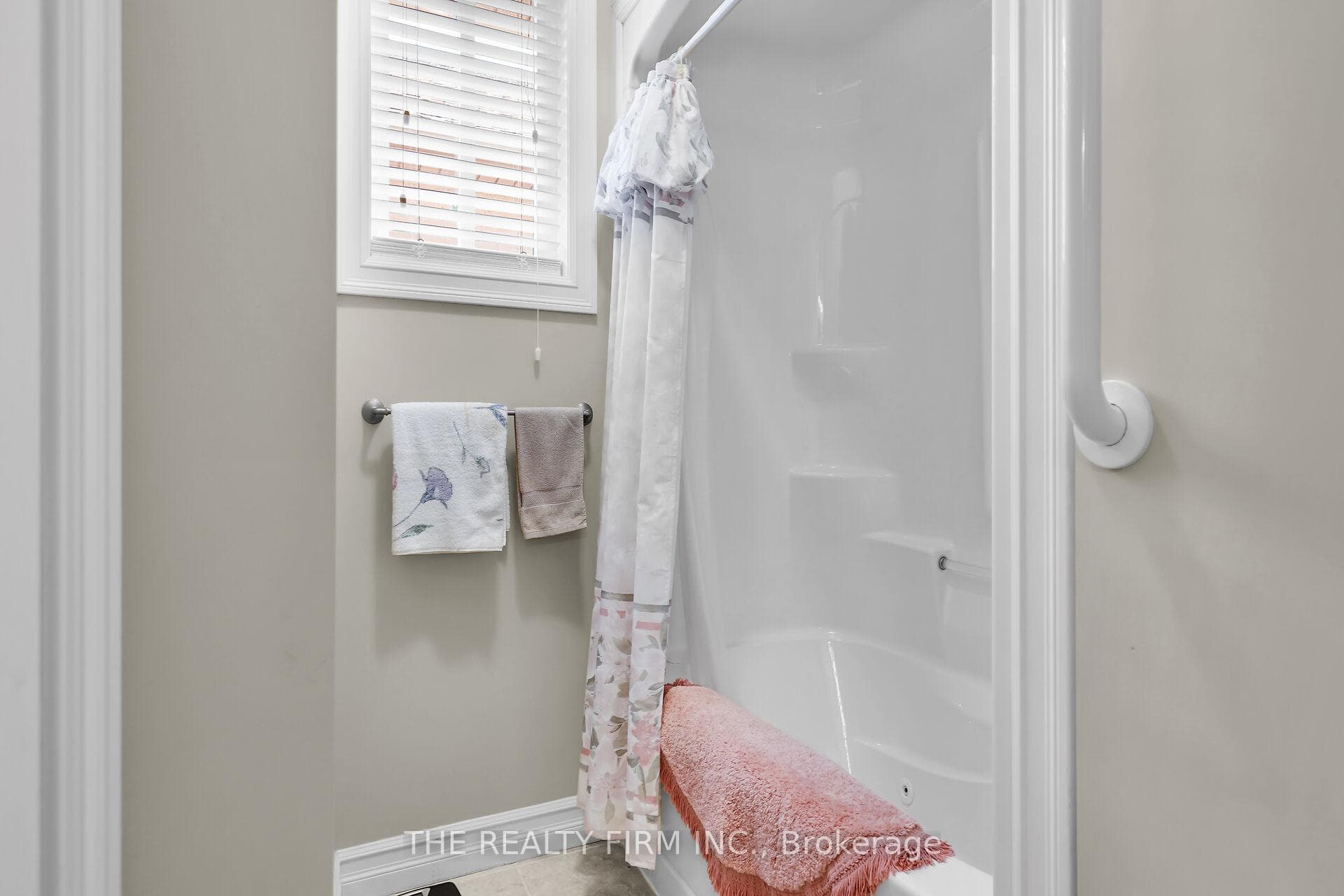 75 Newcastle Drive photo 20