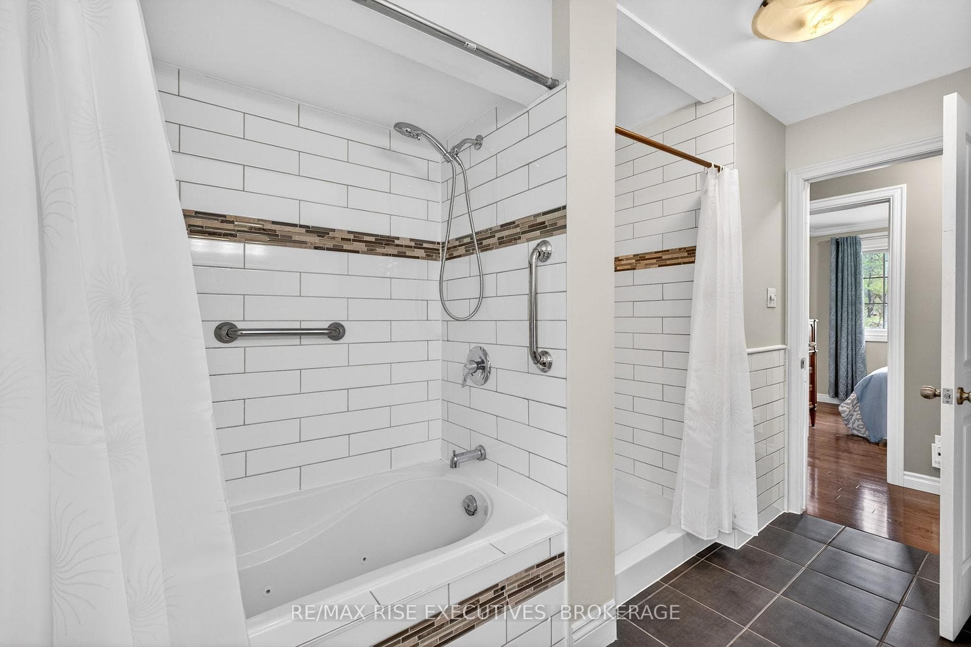 2405 Rideau Ferry Road photo 26