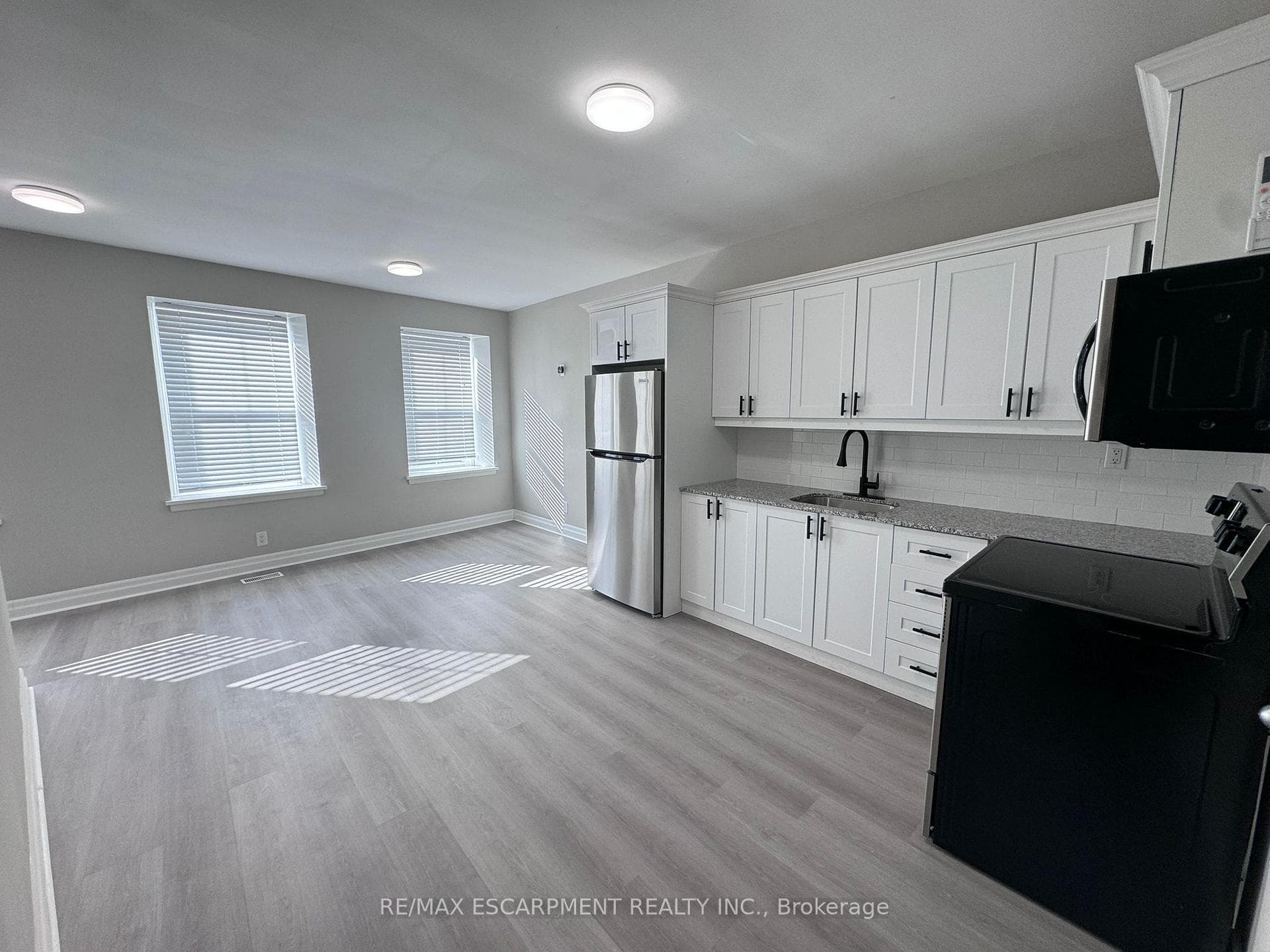 155 KING Street Unit UPPER photo 11