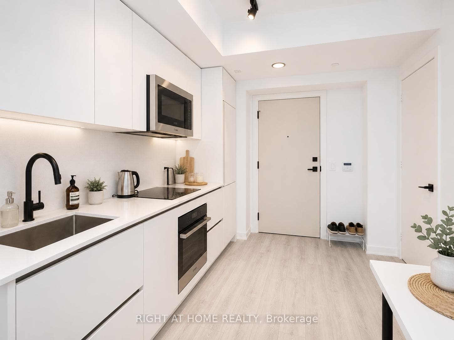 327 King Street Unit 1505 photo 5