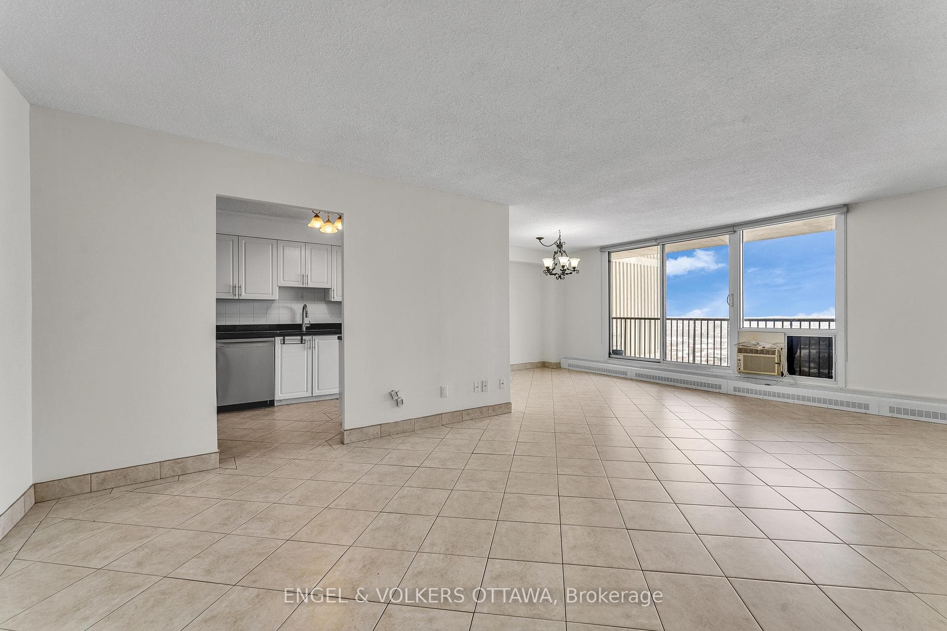 665 Bathgate Drive Unit 2002 photo 3