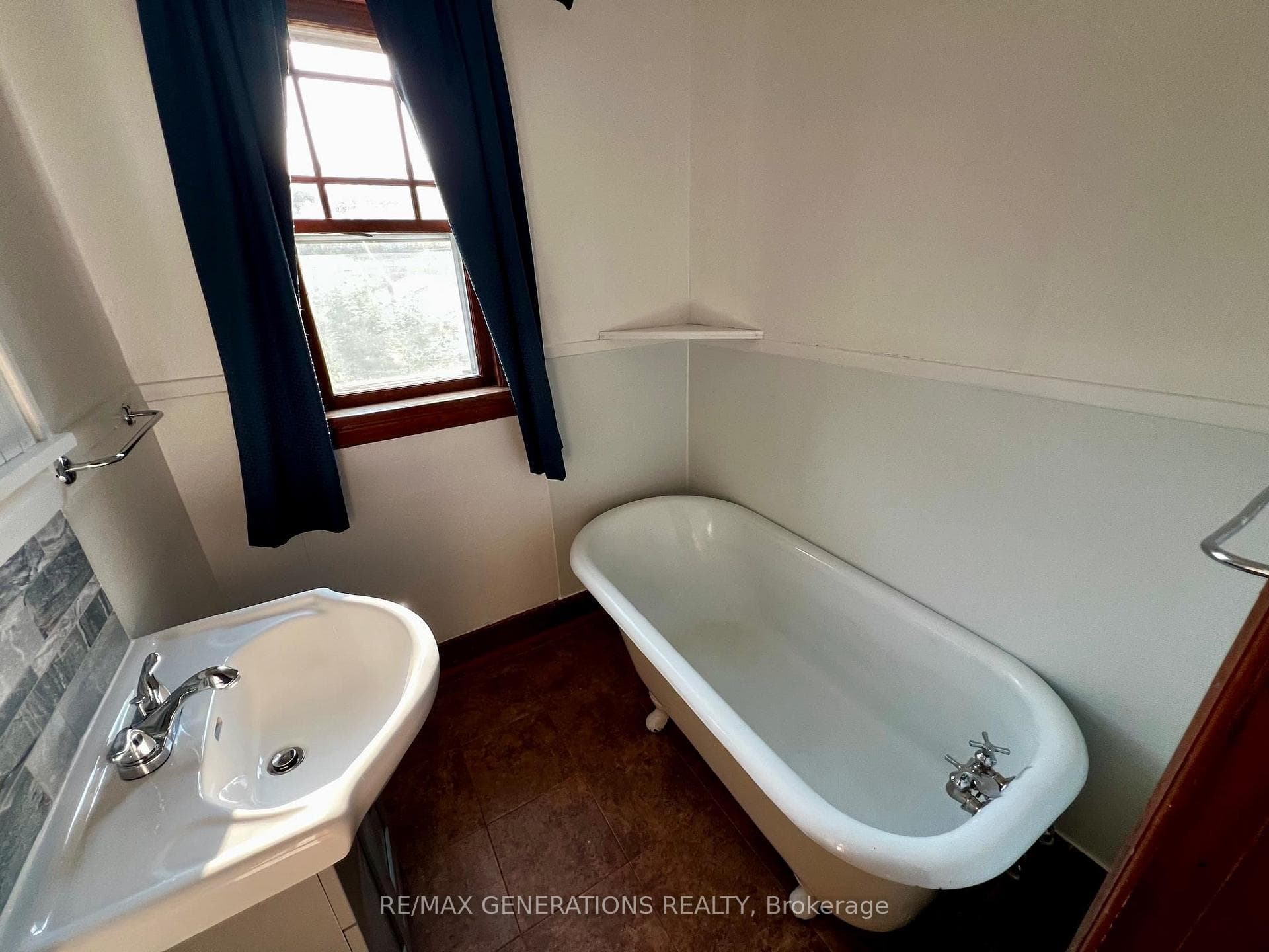 225 Norah Street photo 16